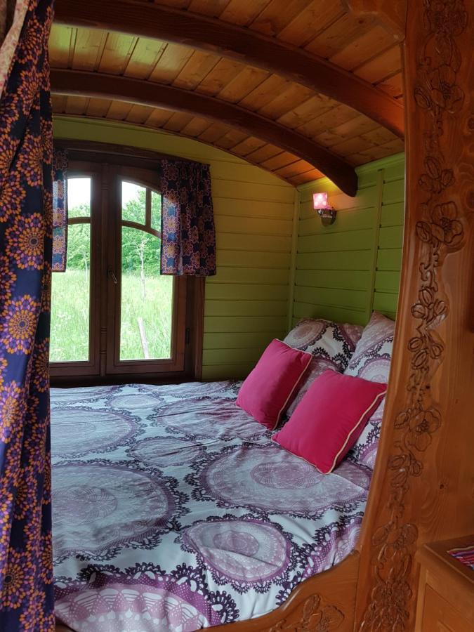 La Roulotte De Pommette Et Billy Bed & Breakfast La Hoguette Luaran gambar