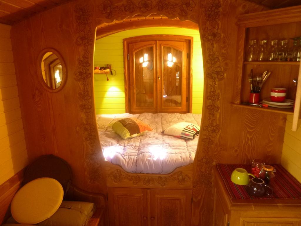 La Roulotte De Pommette Et Billy Bed & Breakfast La Hoguette Bilik gambar