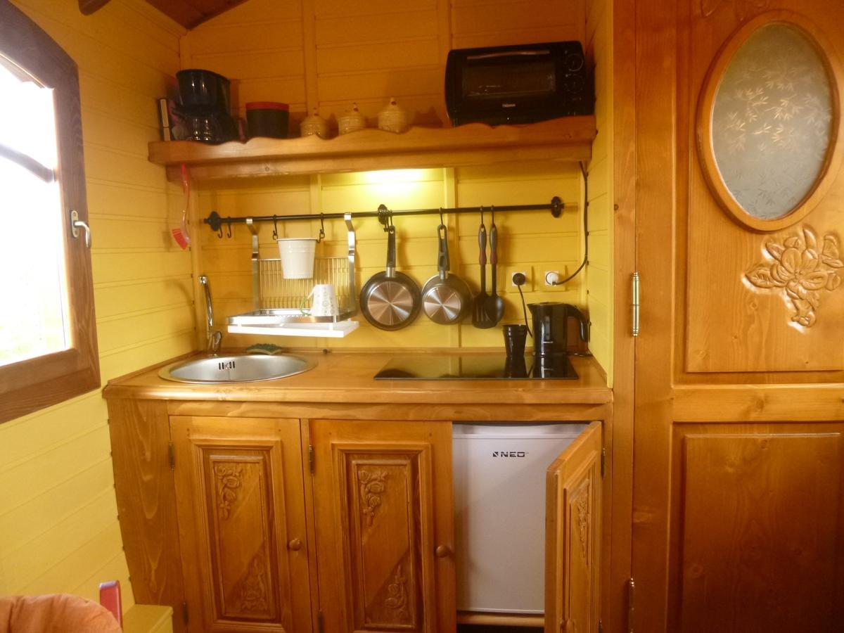 La Roulotte De Pommette Et Billy Bed & Breakfast La Hoguette Luaran gambar