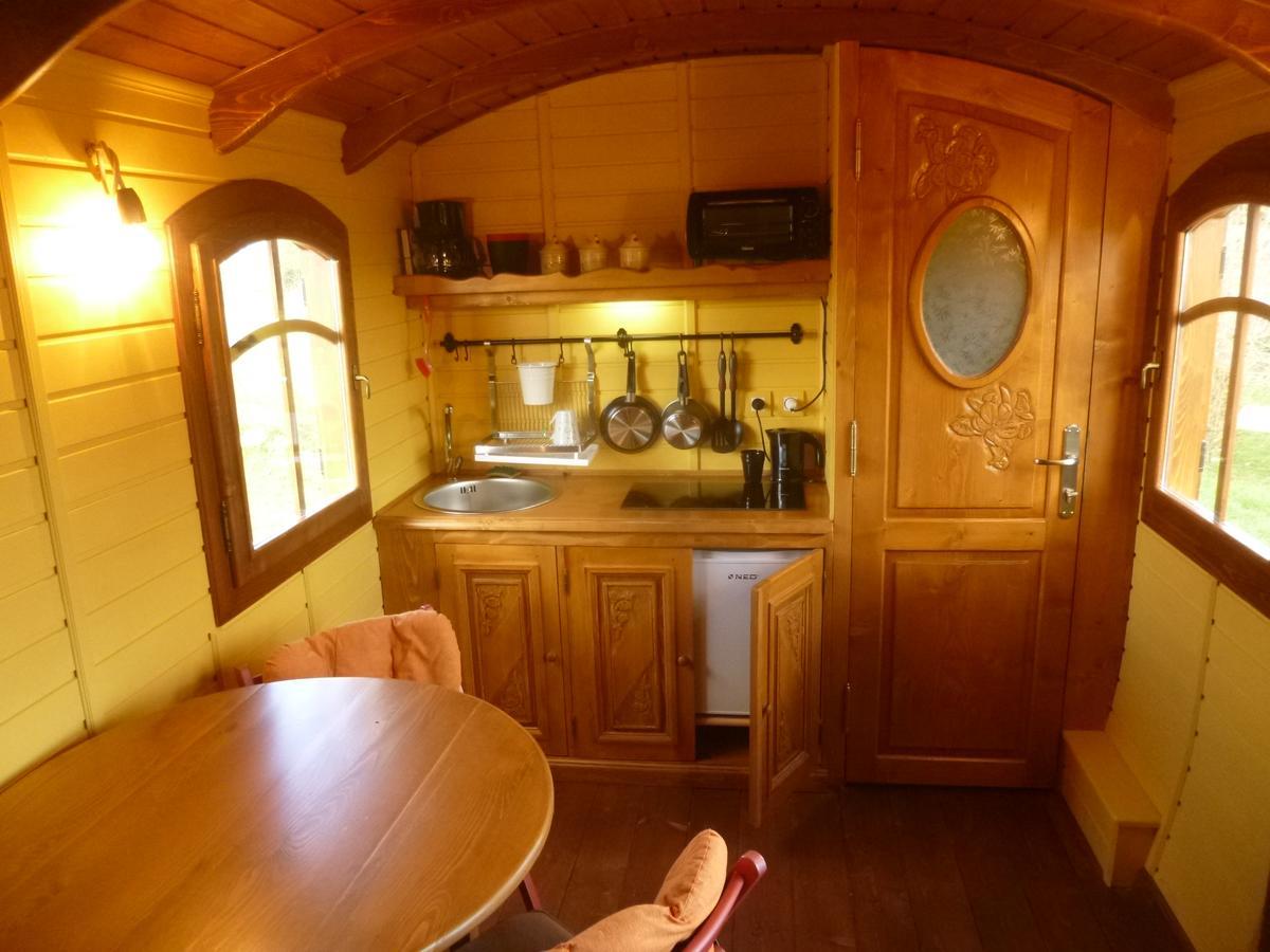 La Roulotte De Pommette Et Billy Bed & Breakfast La Hoguette Luaran gambar
